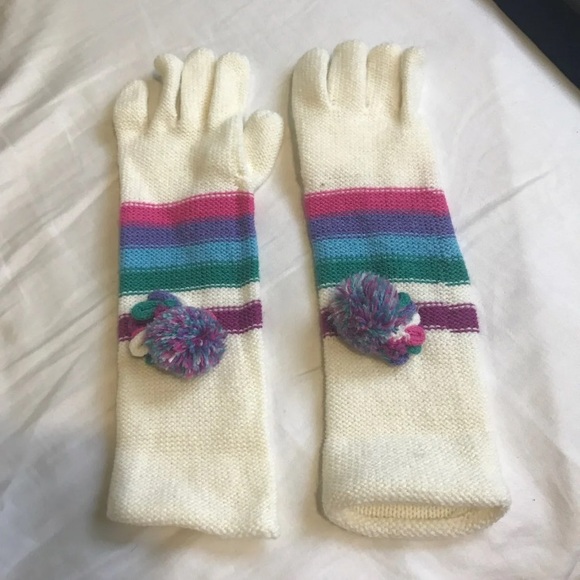 Girl’s Gloves, Fits Girl’s 6-10 - Picture 2 of 4